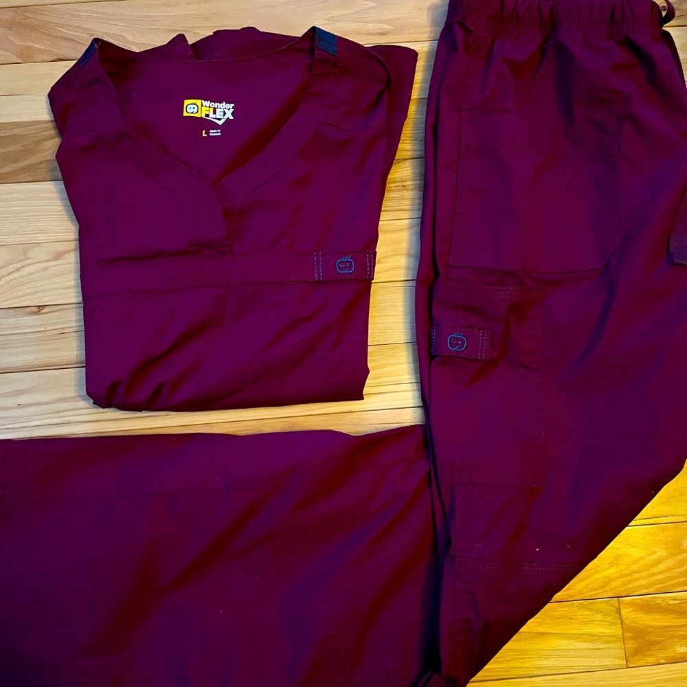 Large Wonderwink scrub set color is Wine